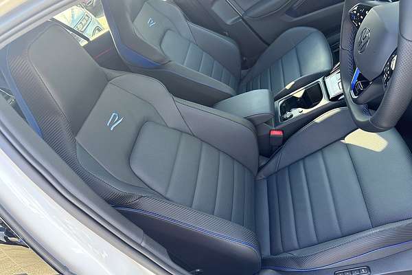 2024 Volkswagen Golf R 8