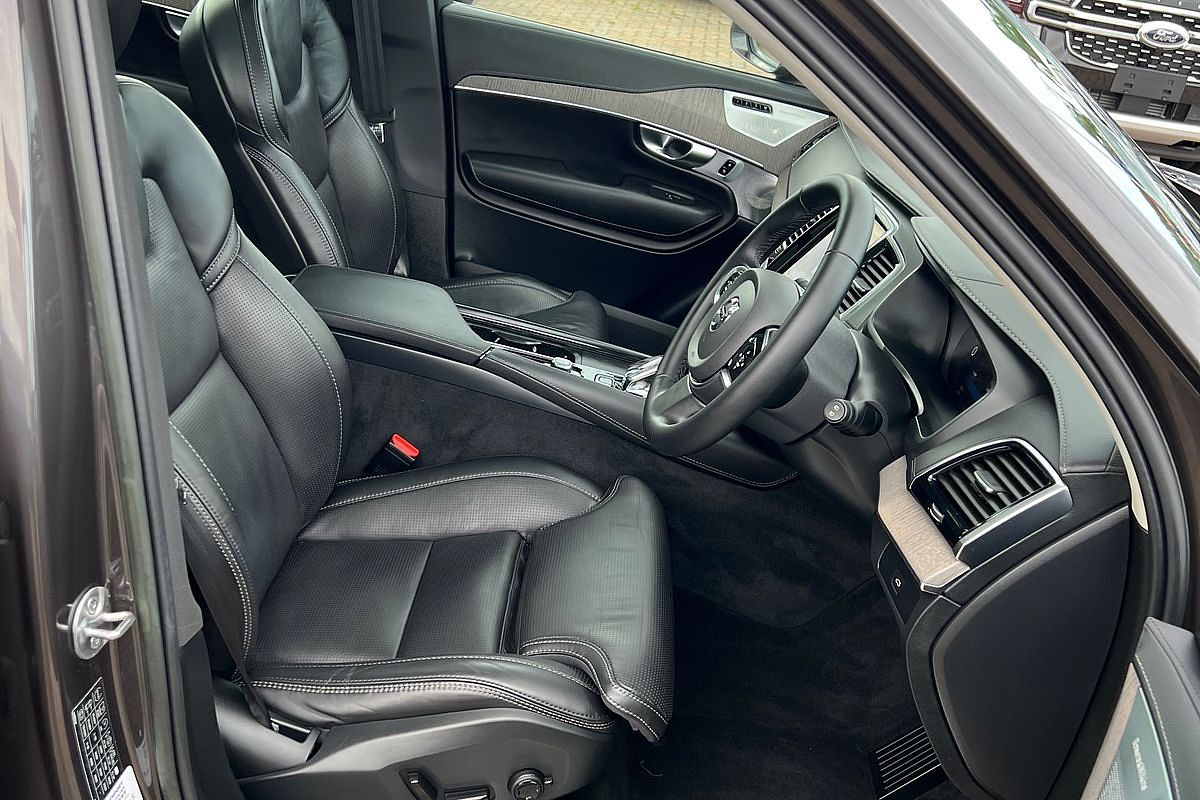 2023 Volvo XC90 Ultimate B6 Bright