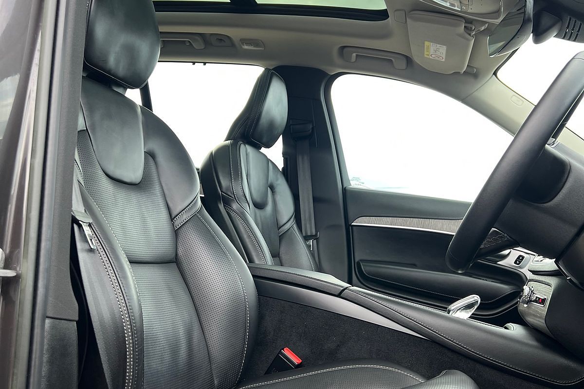 2023 Volvo XC90 Ultimate B6 Bright