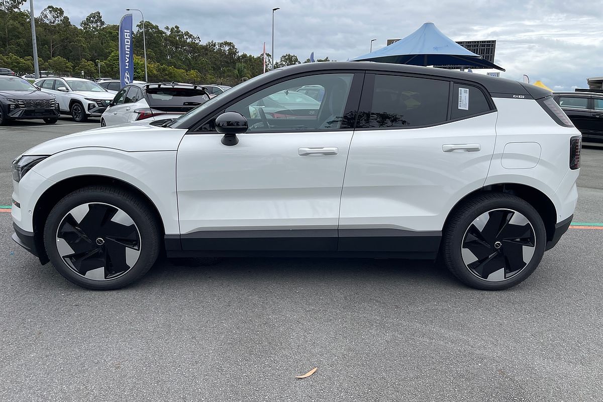 2024 Volvo EX30 Single Motor Extended Range Plus