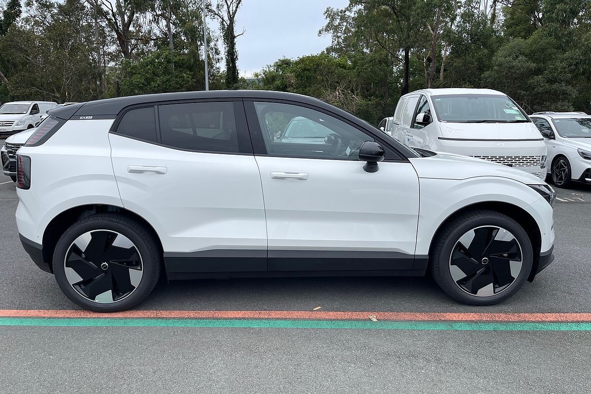 2024 Volvo EX30 Single Motor Extended Range Plus