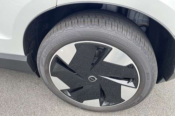 2024 Volvo EX30 Single Motor Extended Range Plus