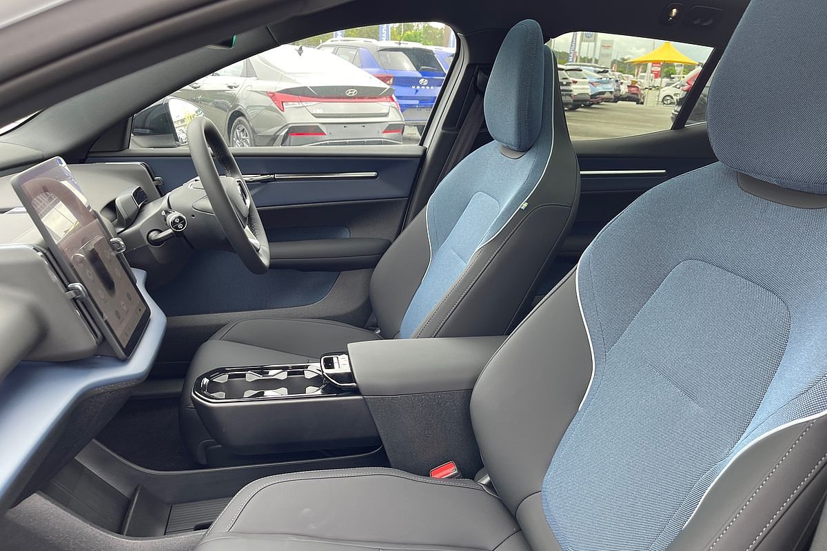 2024 Volvo EX30 Single Motor Extended Range Plus