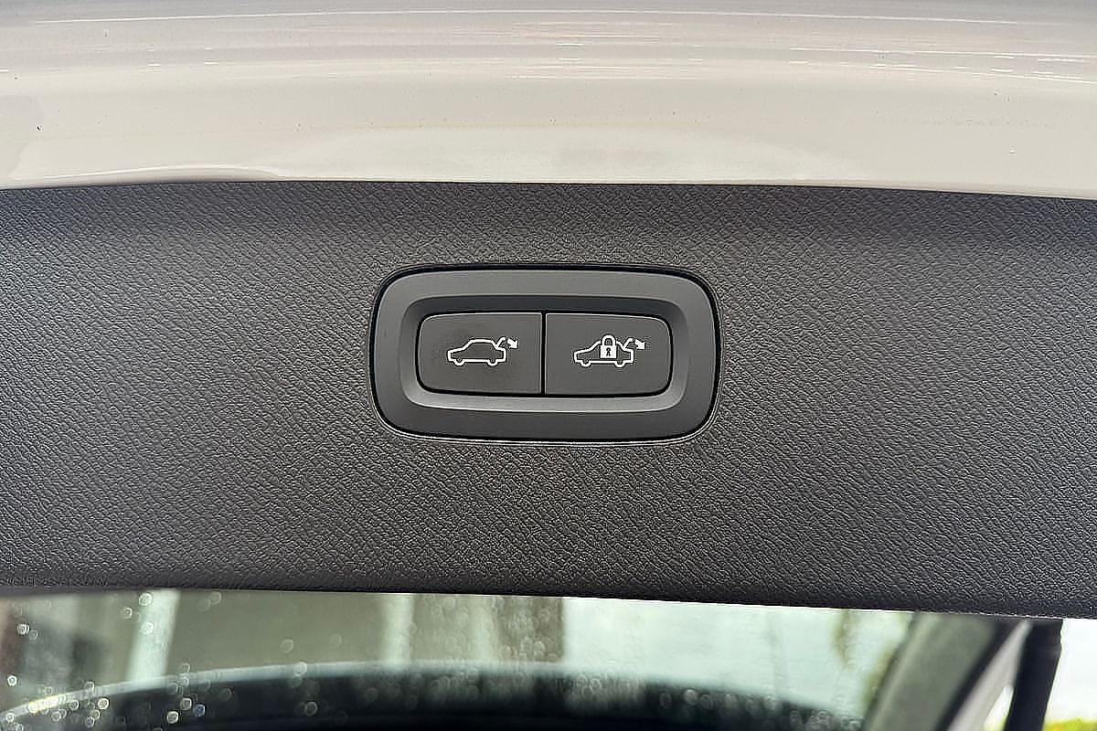 2023 Volvo XC90 Ultimate B6 Bright