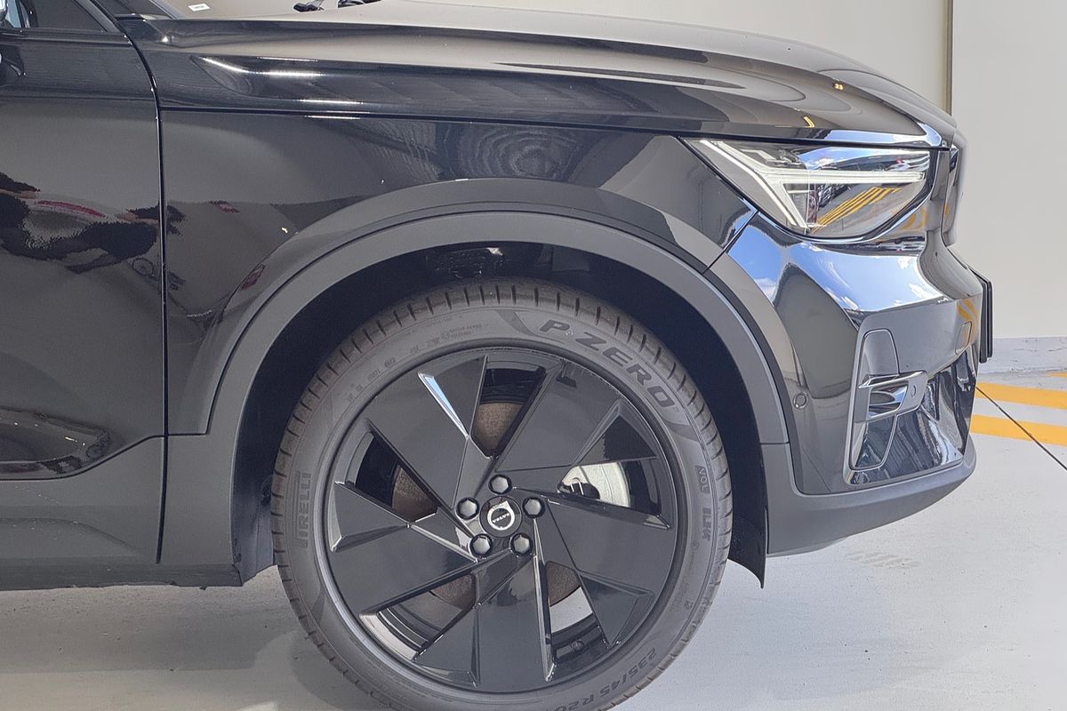 2024 Volvo EX40 Black Edition