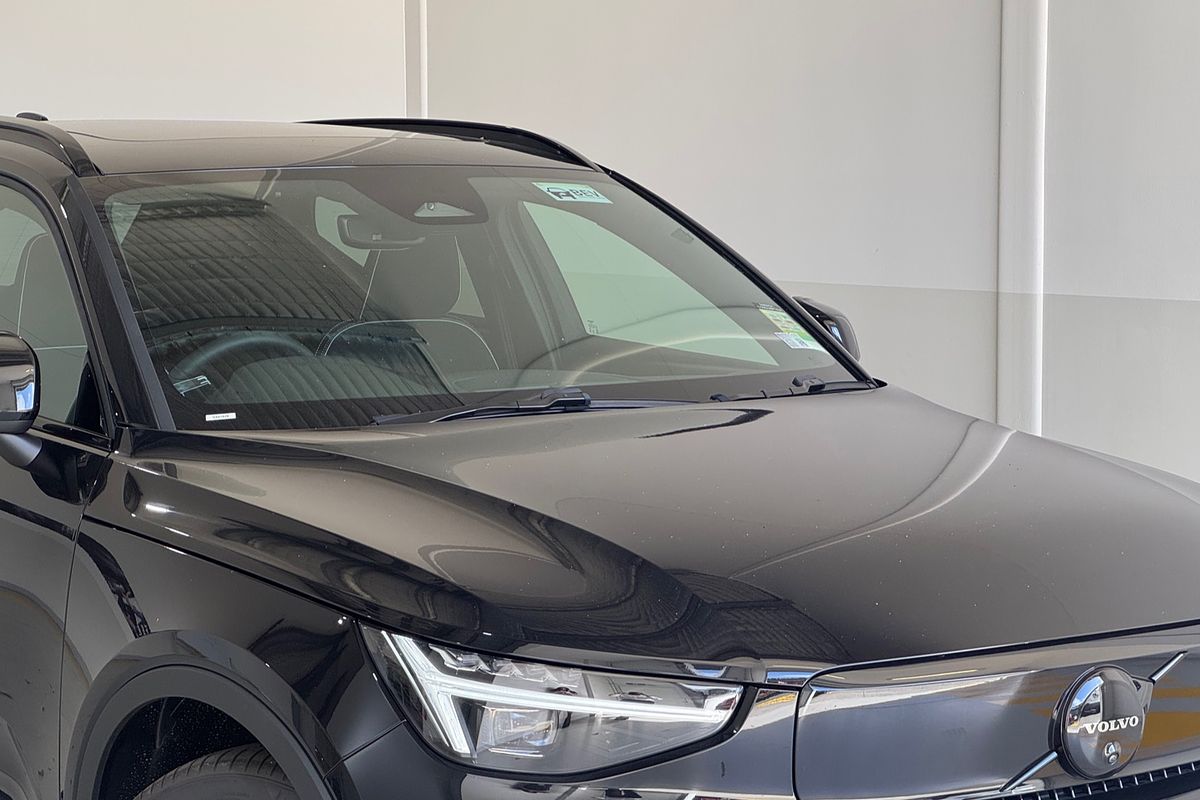 2024 Volvo EX40 Black Edition