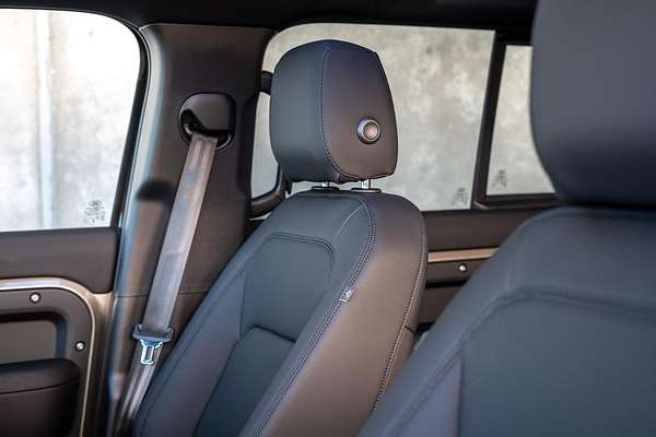 2025 Land Rover Defender 110 D350 X-Dynamic SE L663