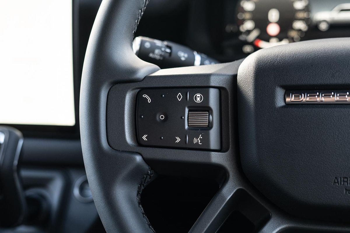 2025 Land Rover Defender 110 D350 X-Dynamic SE L663