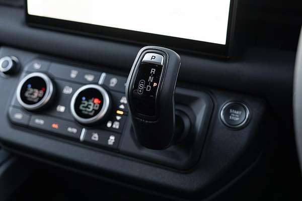 2025 Land Rover Defender 110 D350 X-Dynamic SE L663