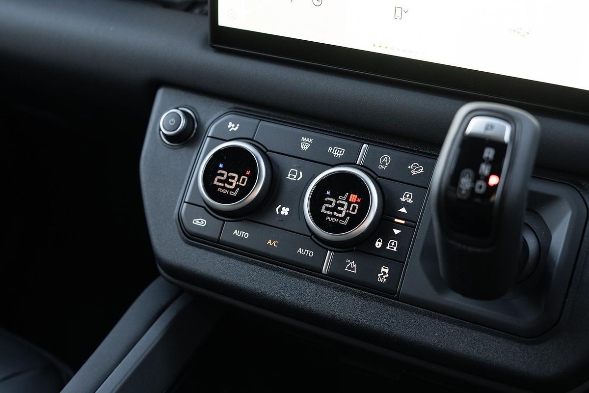 2025 Land Rover Defender 110 D350 X-Dynamic SE L663