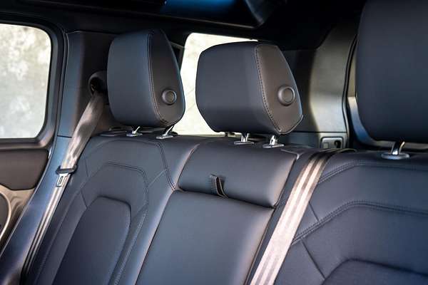 2025 Land Rover Defender 110 D350 X-Dynamic SE L663
