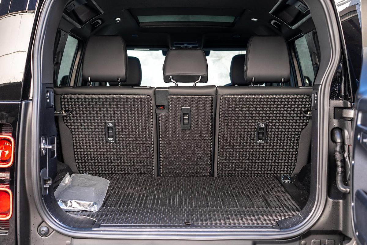 2025 Land Rover Defender 110 D350 X-Dynamic SE L663