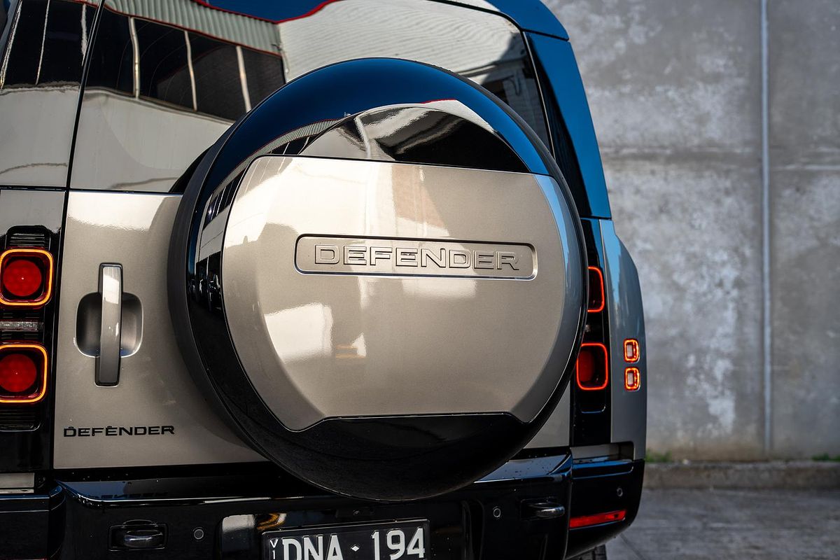 2025 Land Rover Defender 110 D350 X-Dynamic SE L663