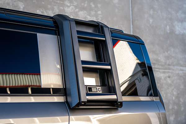 2025 Land Rover Defender 110 D350 X-Dynamic SE L663