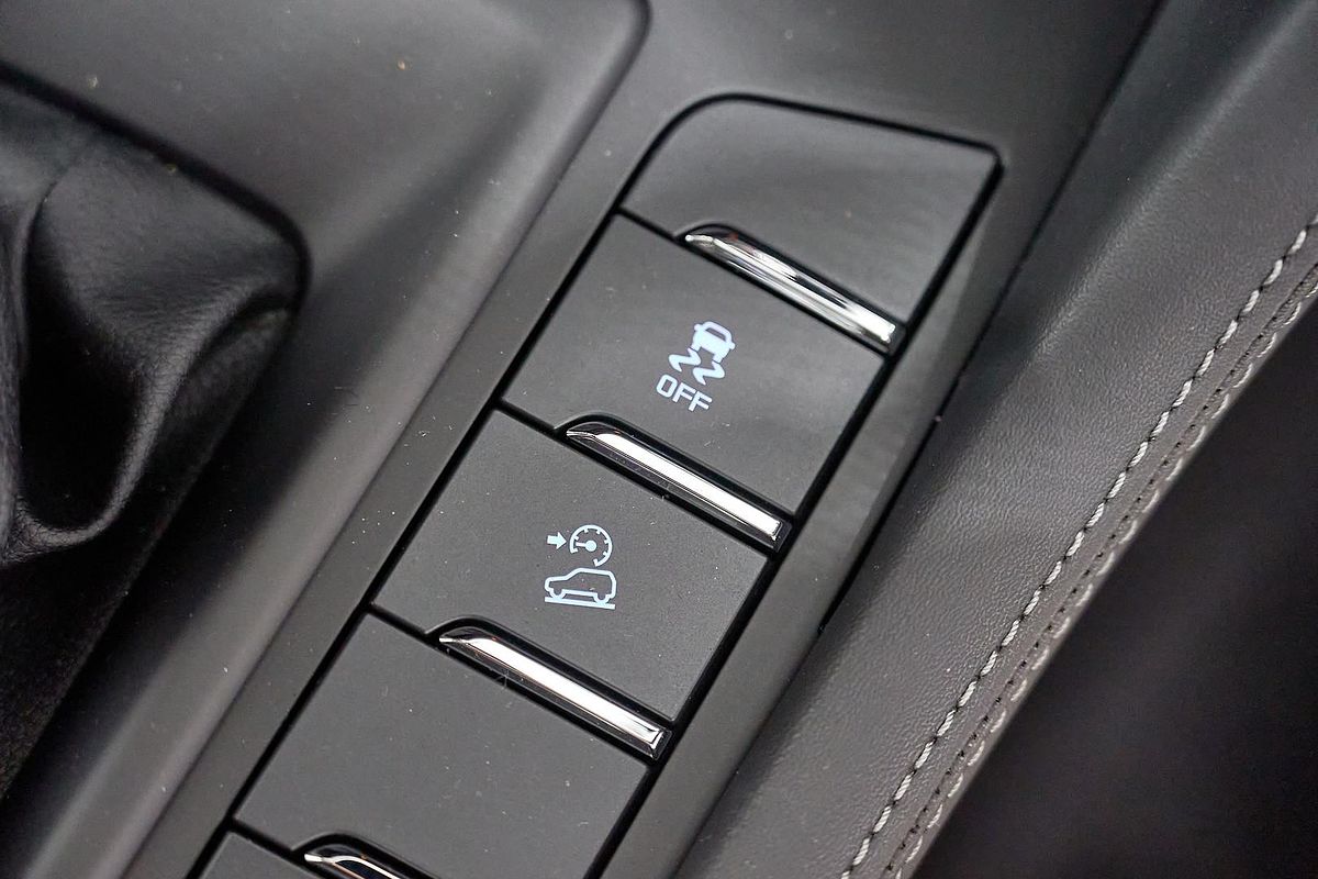 2025 Isuzu MU-X LS-M