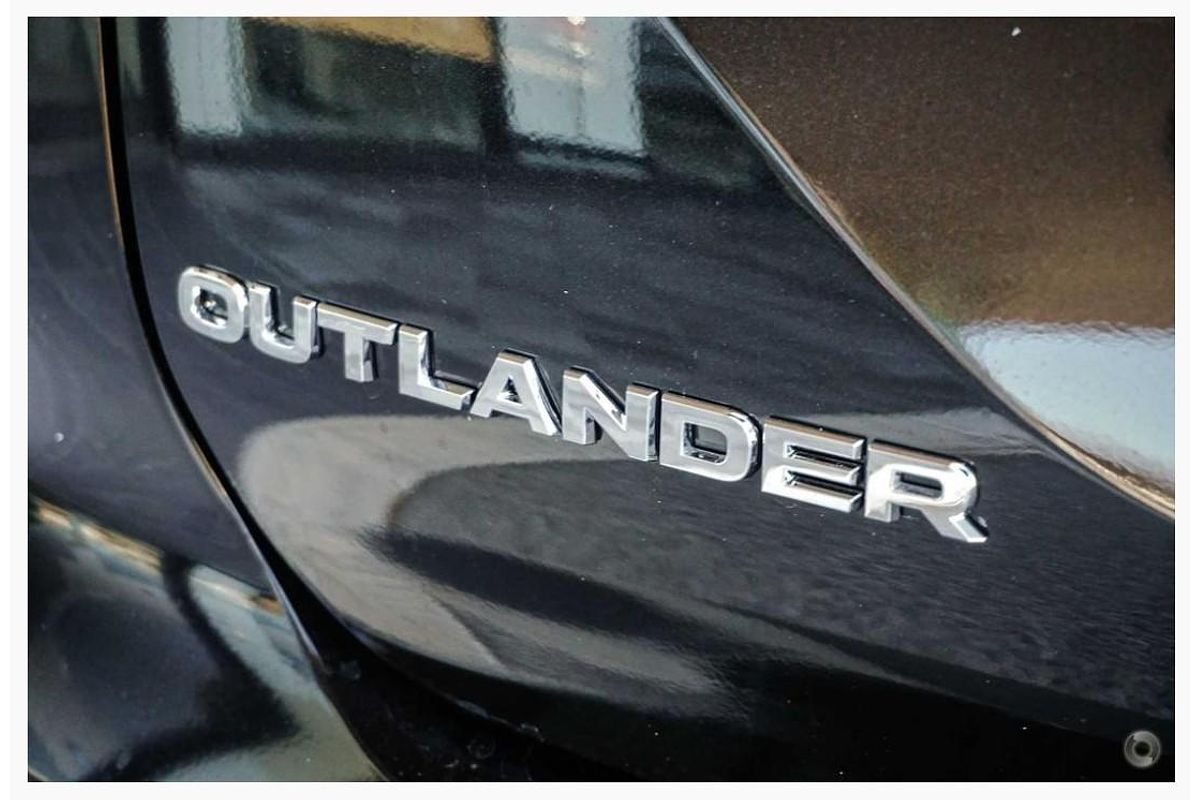 2024 Mitsubishi Outlander Black Edition ZM