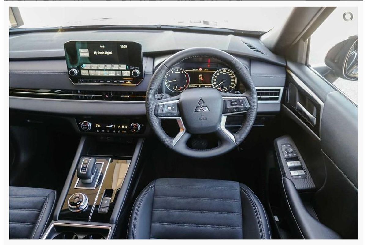 2024 Mitsubishi Outlander Black Edition ZM