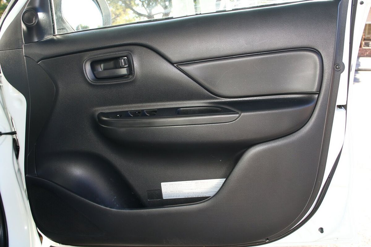 2019 Mitsubishi Triton GLX MR 4X4