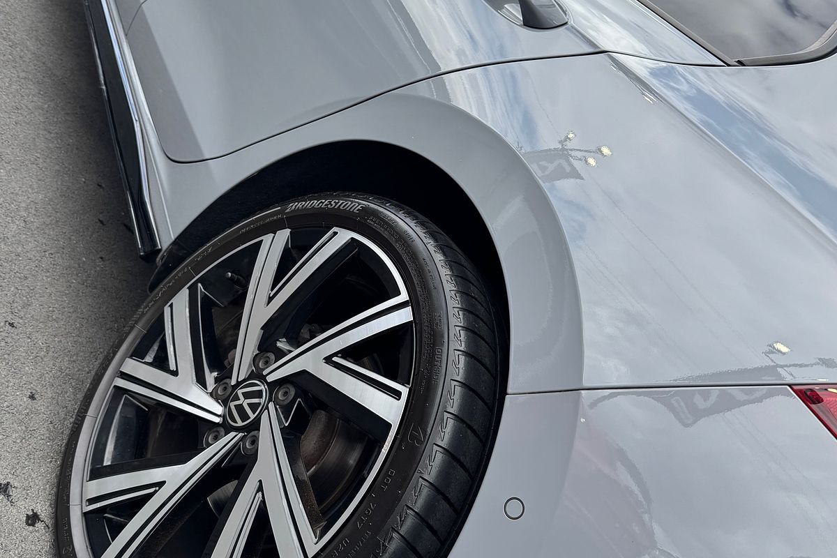 2021 Volkswagen Golf 110TSI R-Line 8