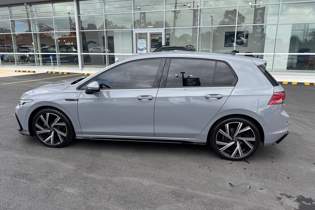 2021 Volkswagen Golf 110TSI R-Line 8
