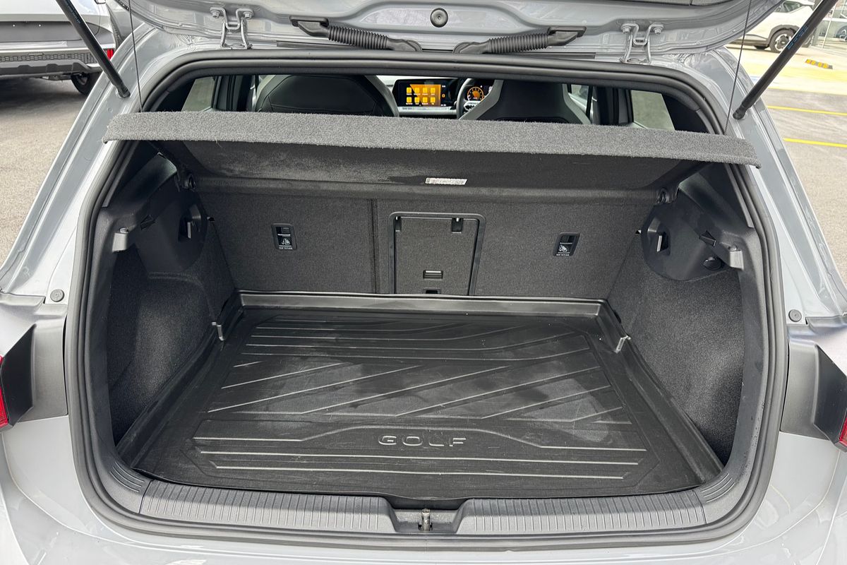 2021 Volkswagen Golf 110TSI R-Line 8