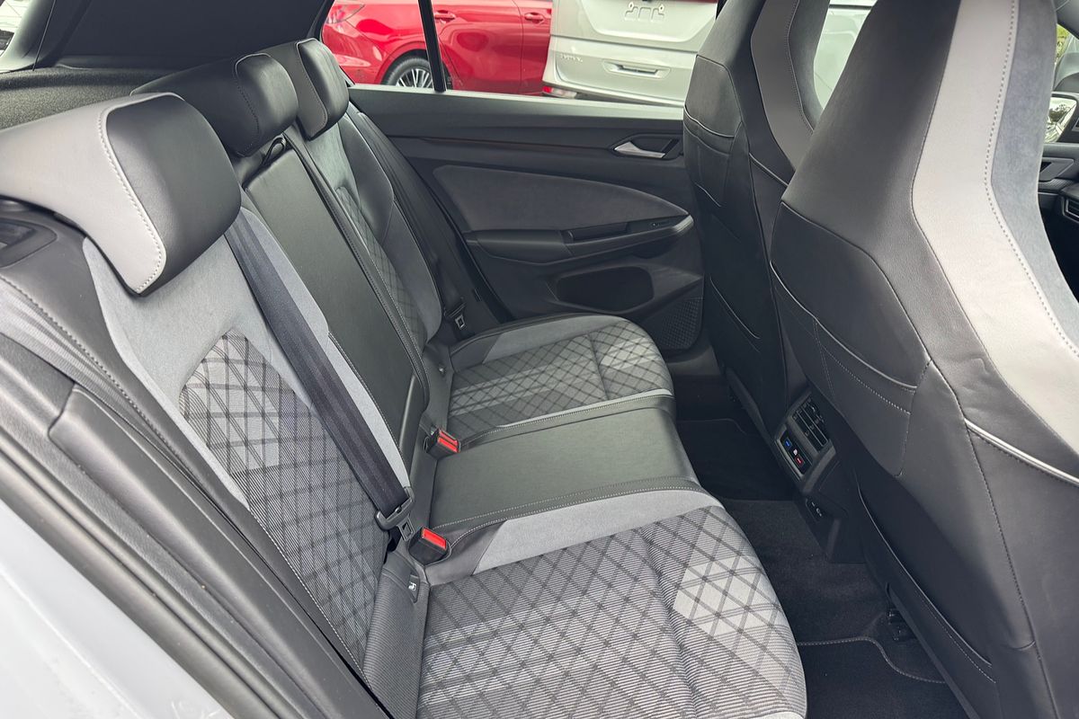 2021 Volkswagen Golf 110TSI R-Line 8