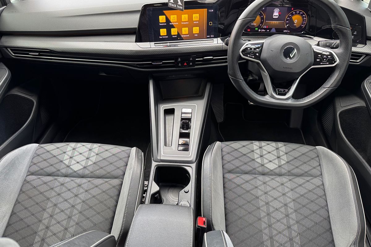 2021 Volkswagen Golf 110TSI R-Line 8