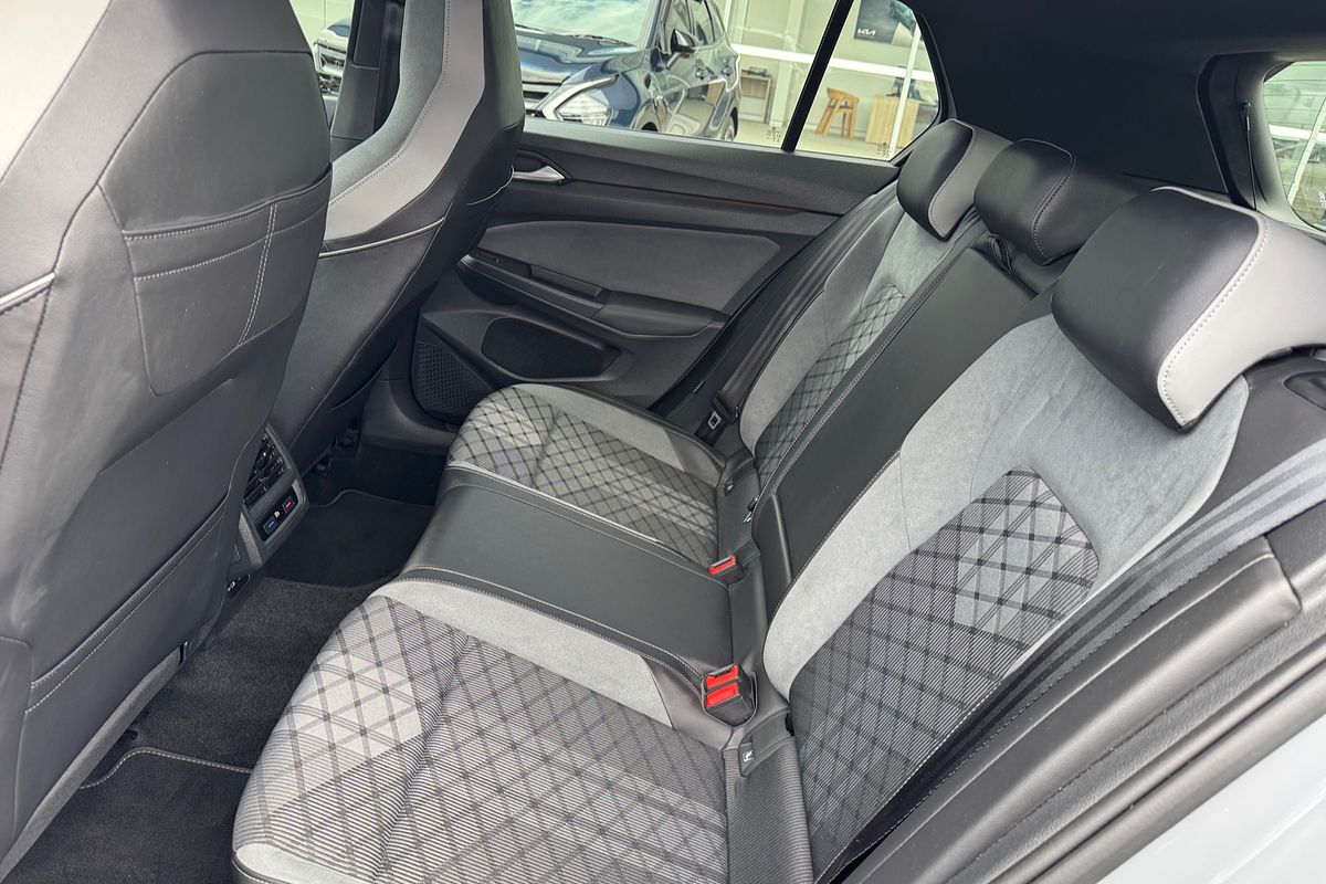 2021 Volkswagen Golf 110TSI R-Line 8
