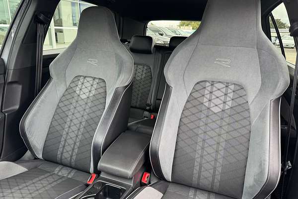 2021 Volkswagen Golf 110TSI R-Line 8