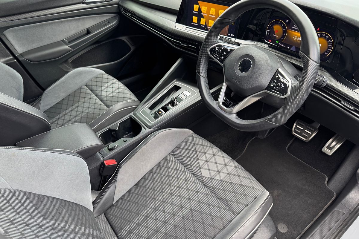2021 Volkswagen Golf 110TSI R-Line 8