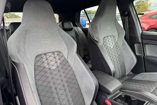 2021 Volkswagen Golf 110TSI R-Line 8