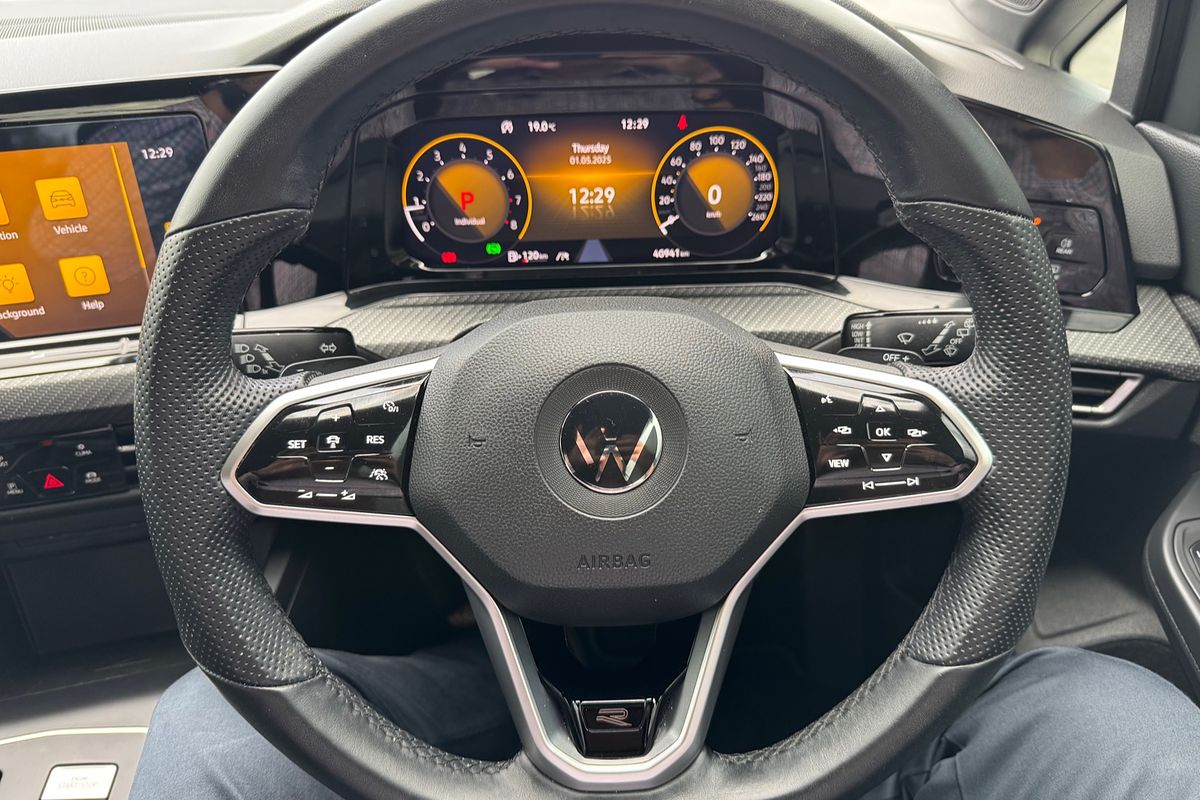 2021 Volkswagen Golf 110TSI R-Line 8