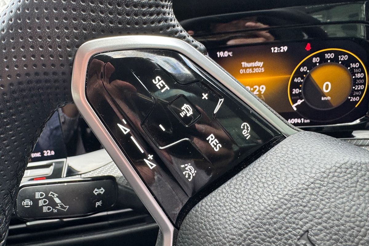 2021 Volkswagen Golf 110TSI R-Line 8