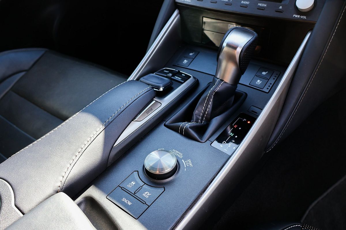 2018 Lexus IS IS300h F Sport AVE30R