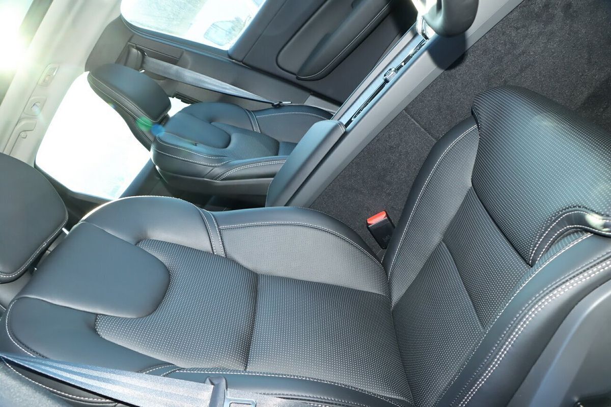 2023 Volvo XC60 Plus B5