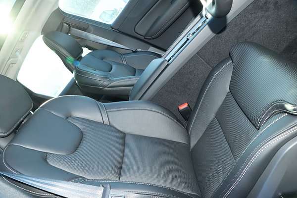 2023 Volvo XC60 Plus B5