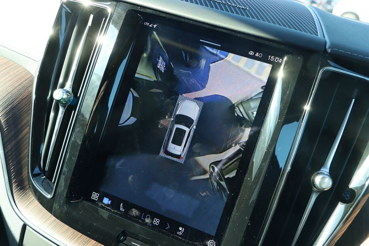 2023 Volvo XC60 Plus B5