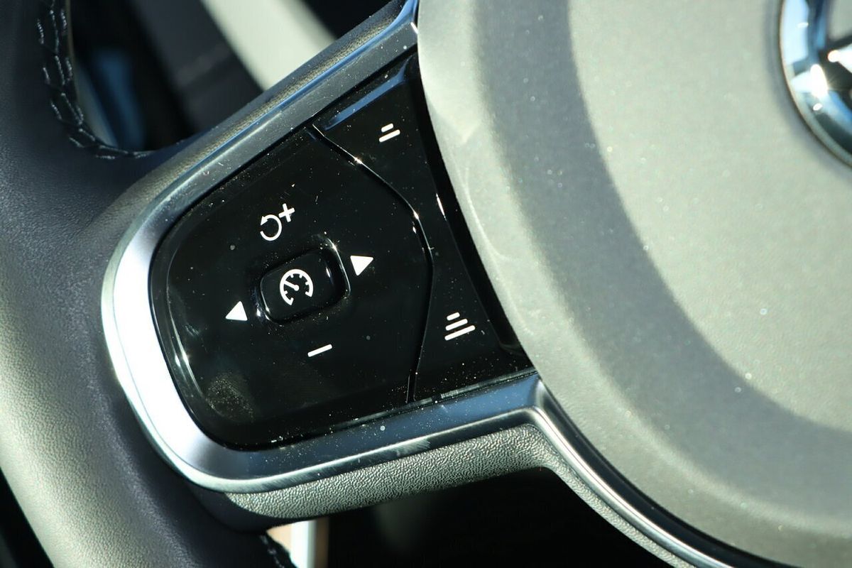 2023 Volvo XC60 Plus B5
