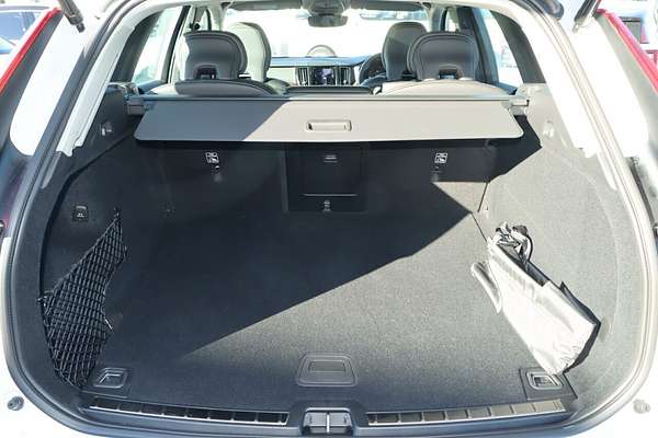 2023 Volvo XC60 Plus B5
