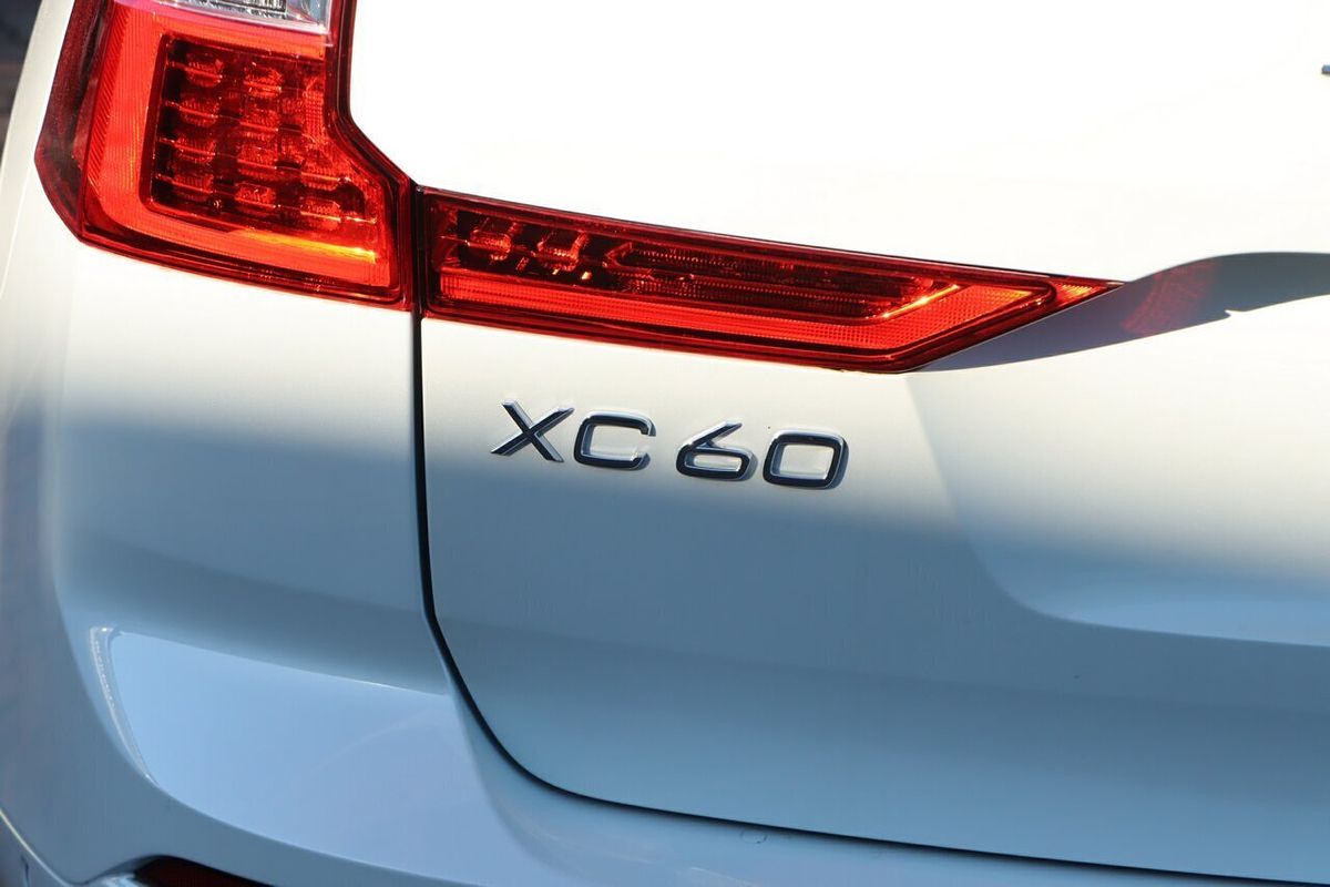 2023 Volvo XC60 Plus B5