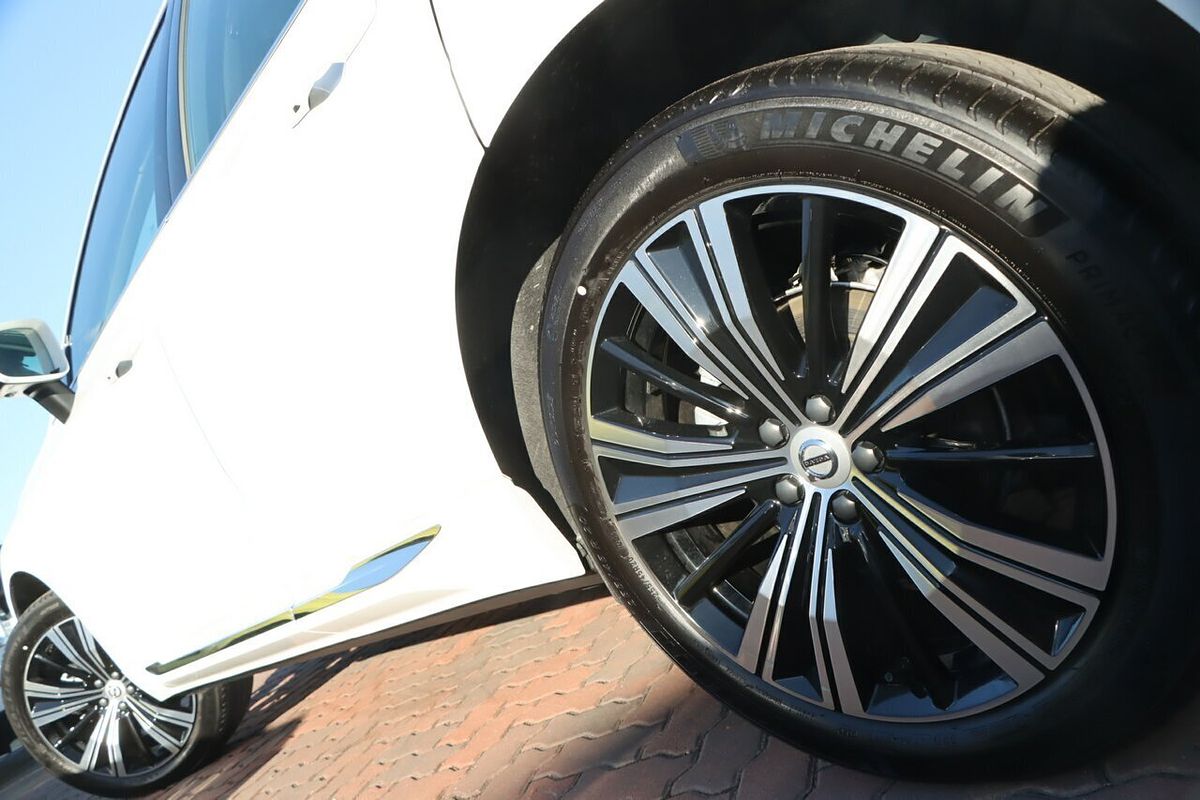 2023 Volvo XC60 Plus B5