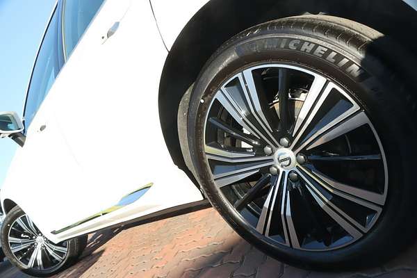 2023 Volvo XC60 Plus B5