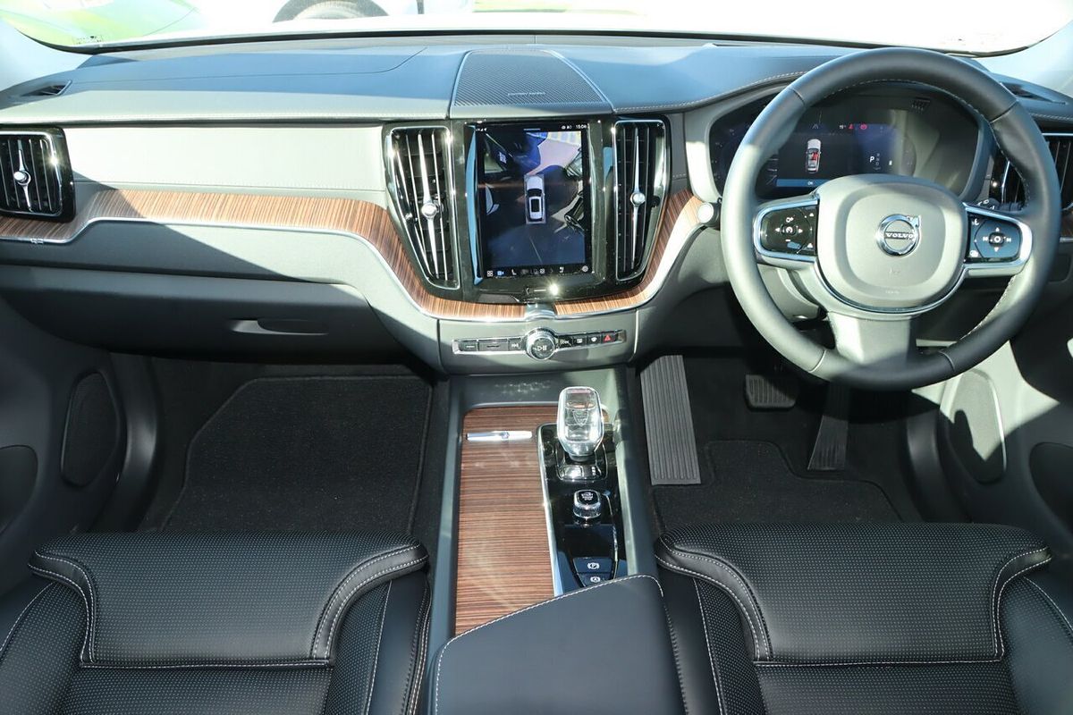 2023 Volvo XC60 Plus B5