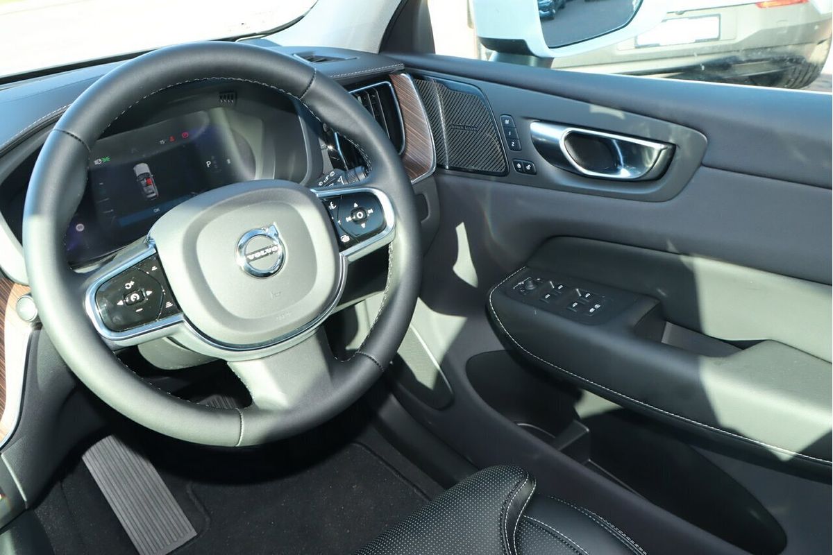 2023 Volvo XC60 Plus B5