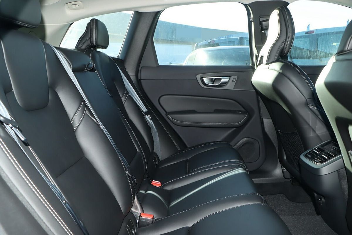 2023 Volvo XC60 Plus B5