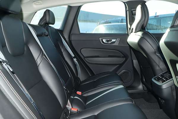 2023 Volvo XC60 Plus B5