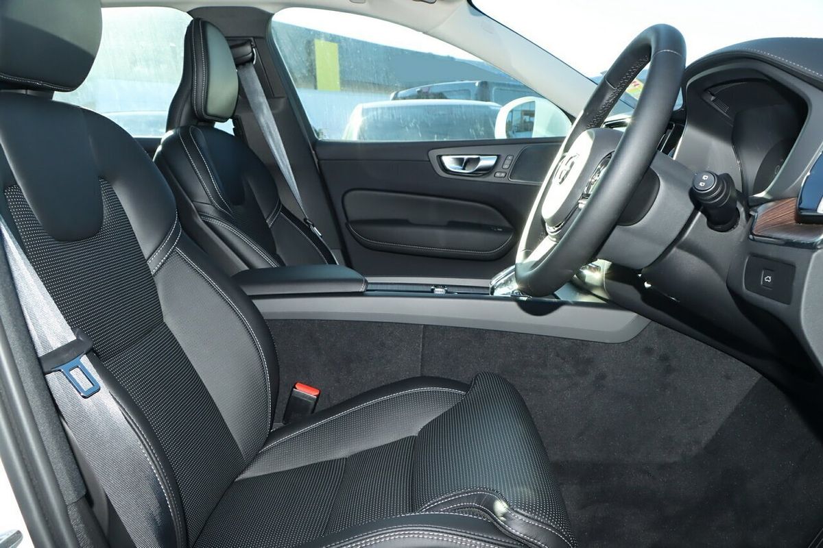 2023 Volvo XC60 Plus B5