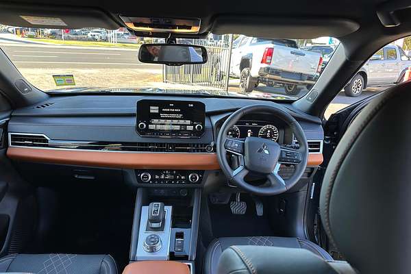 2024 Mitsubishi Outlander Exceed Tourer ZM