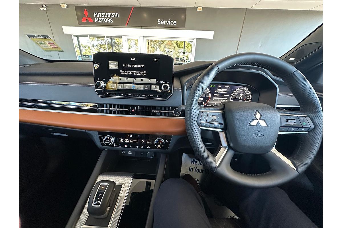 2024 Mitsubishi Outlander Exceed Tourer ZM