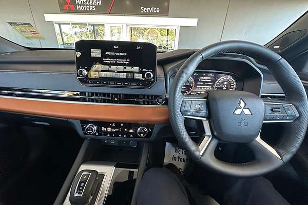 2024 Mitsubishi Outlander Exceed Tourer ZM